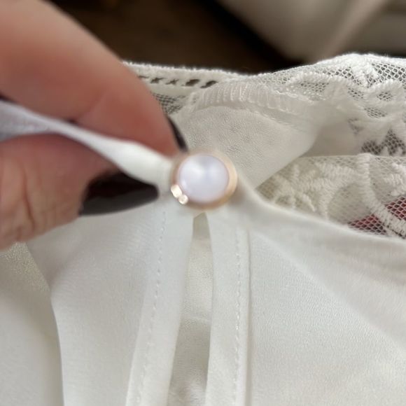 Size. Medium NWT off white lace top by Molly Bracken - gorgeous lace and mesh - Picture 5 of 6